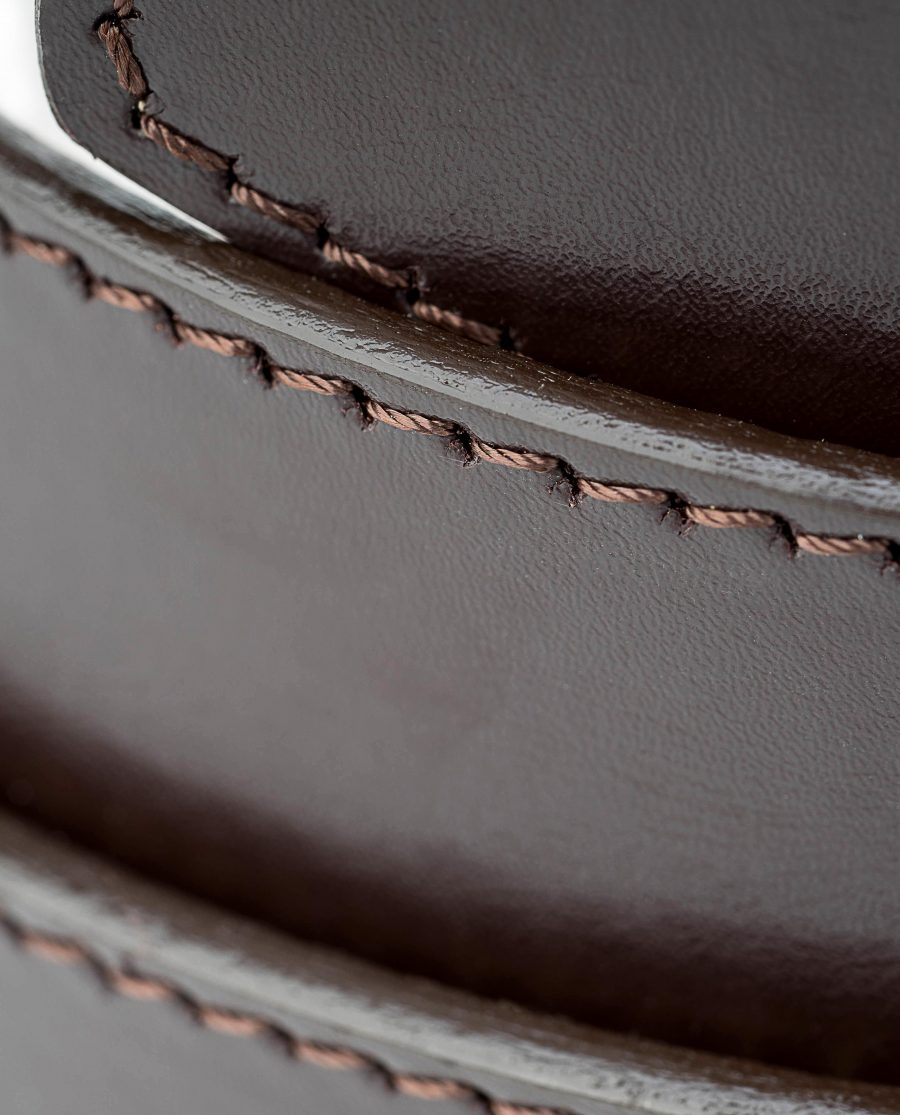 Mens-Brown-Ratchet-Leather-Belt-Rolled-strap-Macro
