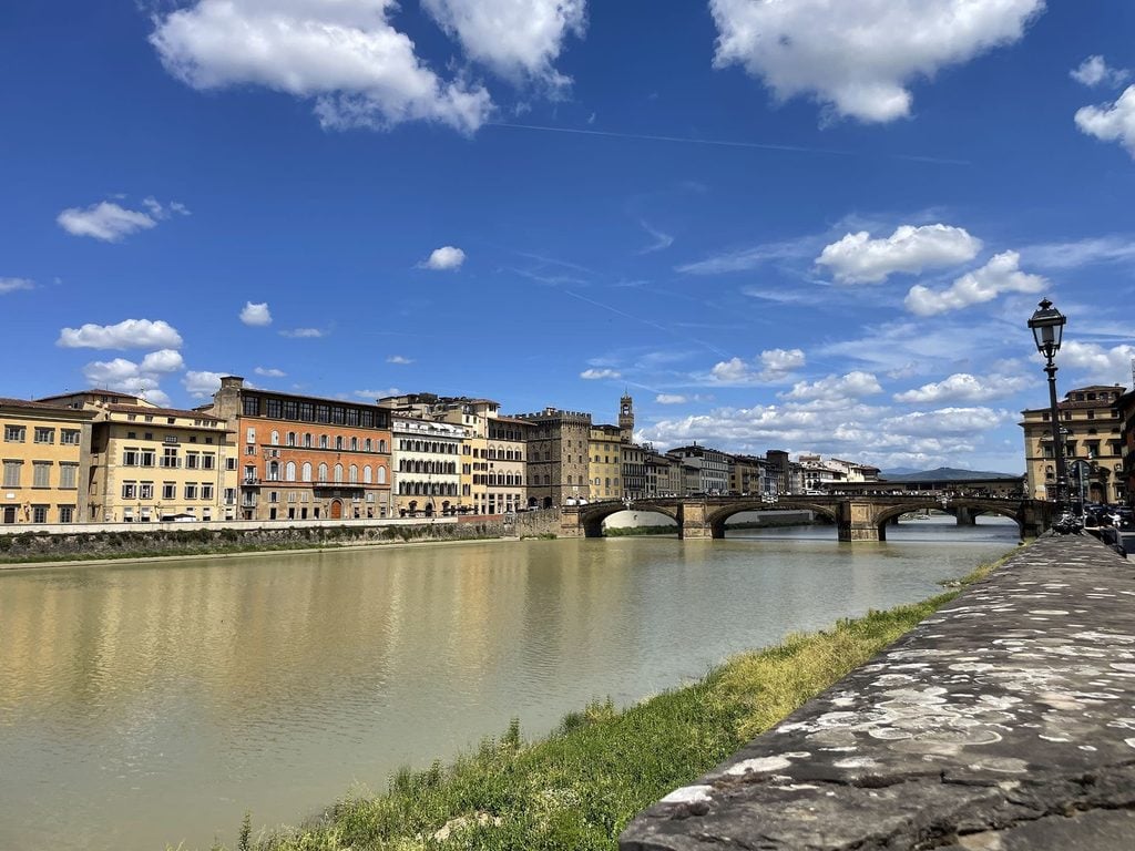 Arno river valley photo 1